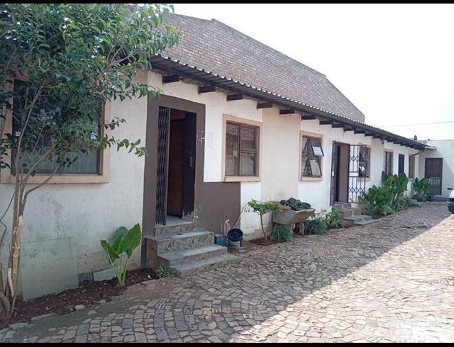 7 BEDROOM APARTMENT FOR SALE IN PROTEA GLEN